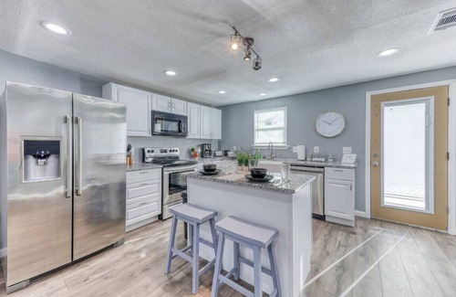 Fort Worth House | Charming, Freshly Renovated Home Renovated Home W/Large Backyard