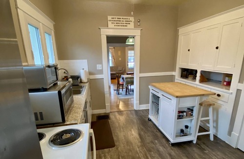 Schnitzelburg House | Charming Germantown Home, 4 br 2 ba, Great Location, Off Street Parking