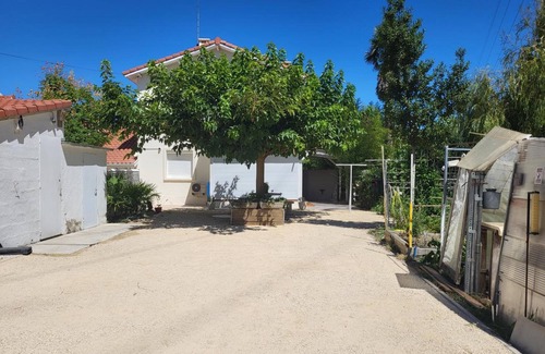 Aussonne House | Charming Gite Venitia with Private Terrace, Wi-Fi, and Air Conditioning