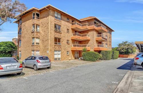 Glenelg North Apartment | Charming Glenelg Stay, Walking Distance to Beach