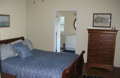 Calhoun County Cottage | Charming Guest Cottage - Very Private-25 Minutes from Oxford