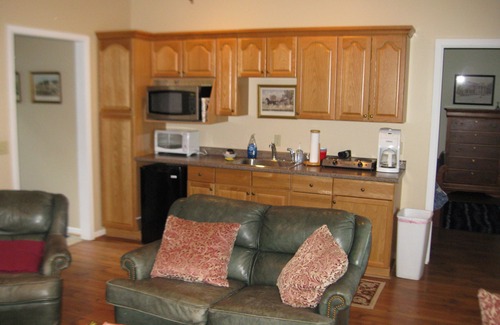 Calhoun County Cottage | Charming Guest Cottage - Very Private-25 Minutes from Oxford