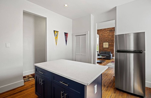 Monroe Ward Apartment | Charming Historic 2 BR Near VCU