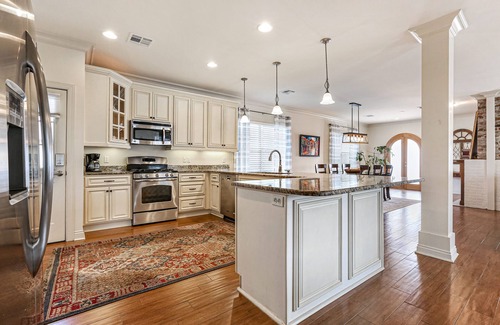 Arabi House | Charming Historic Home Near French Quarter - Cozy & Convenient!