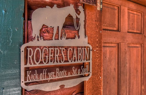 Parks Cabin | Charming & Historical 1 Room Log Cabin / Forest Views/ 20 minutes from Flagstaff