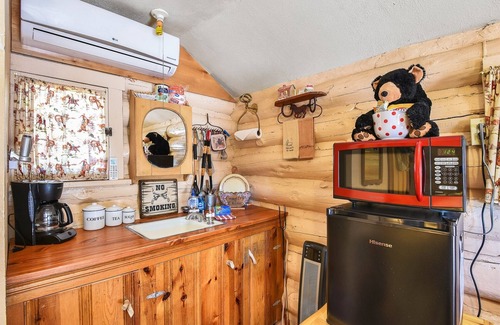 Parks House | Charming & Historical 1 Room Log Cabin /Forest Views/20 Minutes from Flagstaff