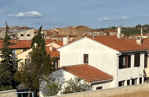 Baixas House | Charming holiday home with typical southern French flair and a beautiful garden