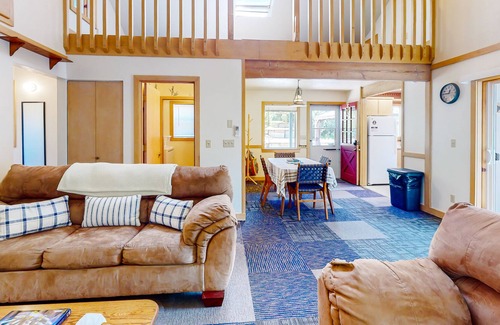 Florence House | Charming home close to Florence & beaches with sauna, firepit, grill, W/D, AC
