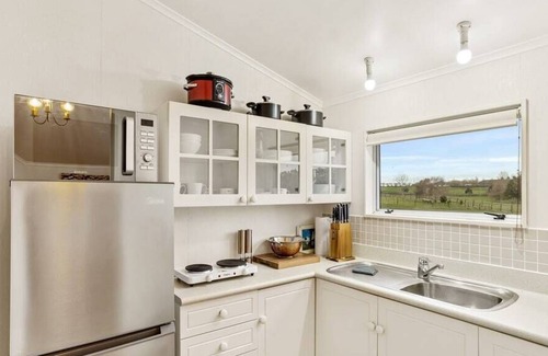 Karaka House | Charming Home in Tranquil Rural Karaka