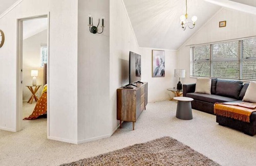 Karaka House | Charming Home in Tranquil Rural Karaka