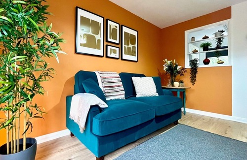 Crawley City Centre House | Charming Home Near Gatwick Airport