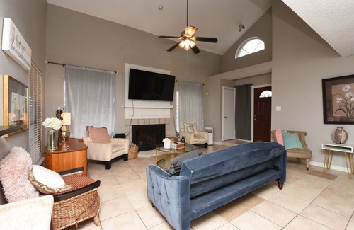 Atascocita House | Charming Home Near IAH, Minutes from Malls!