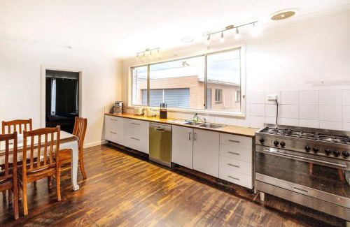 Airport West House | Charming Home Near Melbourne Airport & CBD