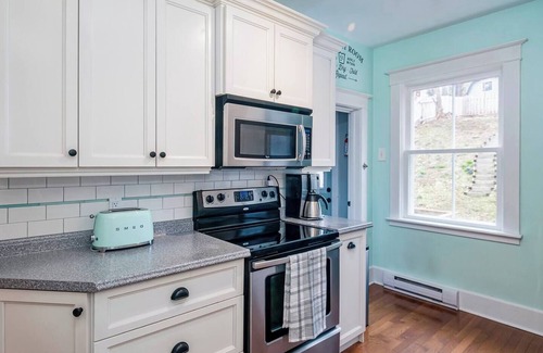 Waterford Valley House | Charming Home on the West Side of Downtown
