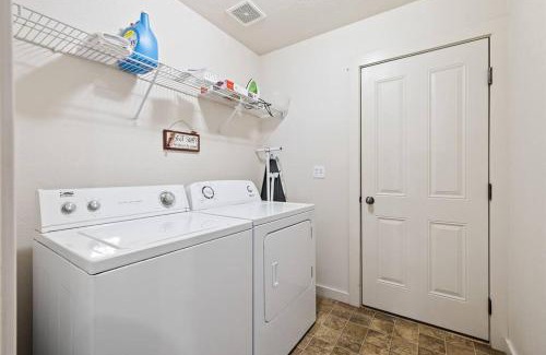 Meridian House | Charming home w/Fenced Yard On Quiet Street (98)