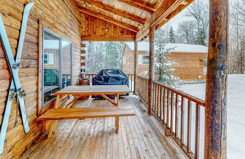 Stratton Cabin | Charming home with a fireplace, large yard & firepit - near Stratton/Mount Snow