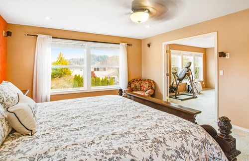 Renton House | Charming home with firepit, enclosed yard, golf nearby, & washer/dryer