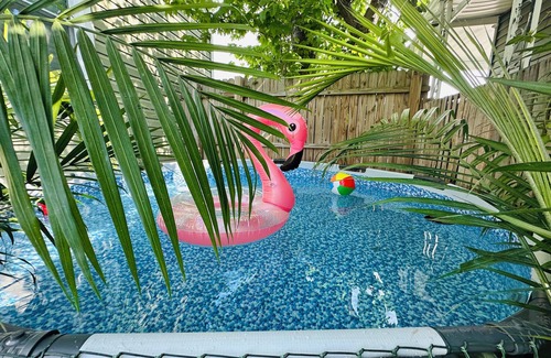 Norfolk House | Charming Home with Game Room and Pool table to enjoy in beautiful Norfolk