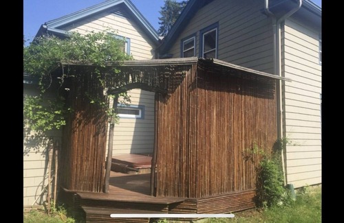 Housatonic House | Charming Housatonic Village Cape