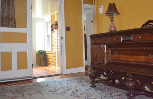 Housatonic House | Charming Housatonic Village Cape