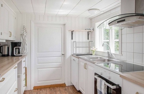 Johanneshov House | Charming house with beach,jetty,sauna,boatsn9 km from Gränna and Lake Vättern