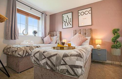 Milton Keynes House | Charming House - Sleeps up to 6 - Free Parking, Fast Wifi with Smart TV with Netflix by Yoko Property