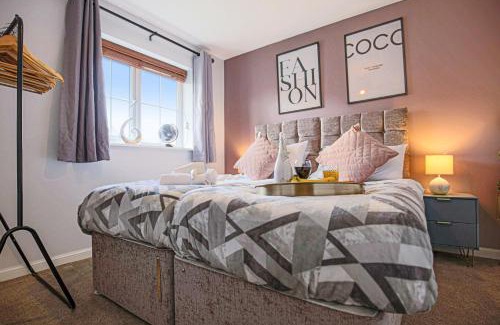 Milton Keynes House | Charming House - Sleeps up to 6 - Free Parking, Fast Wifi with Smart TV with Netflix by Yoko Property
