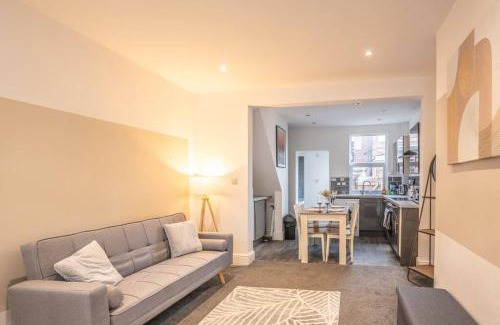 Widnes House | Charming House - Sleeps 5 - Free Parking, Self Check-In, Fast WiFi and Smart TV with Netflix by Yoko Property