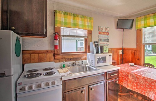 Laconia Cabin | Charming Laconia Cottage: Walk to Weirs Beach