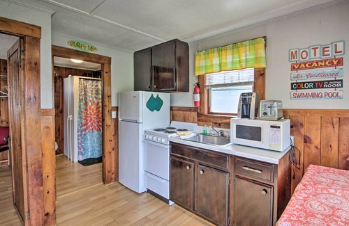 Laconia Cabin | Charming Laconia Cottage: Walk to Weirs Beach