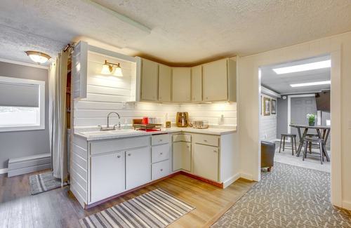 Lake Ann Apartment | Charming Lake Ann Apartment - Walkable Location!