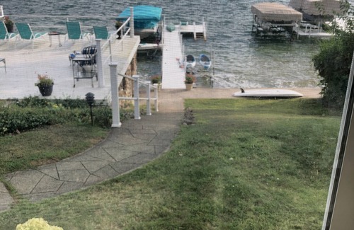Cassopolis Cottage | Charming lakefront cottage with beautiful sunsets! 5 bedrooms, new master bath