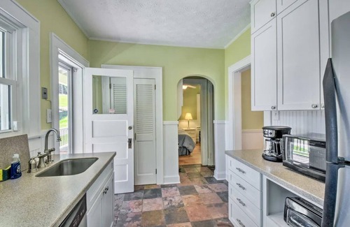 Buford House | Charming lakehouse on Lake Lanier with easy walk to the water
