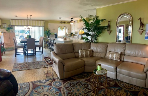 White Lake Cottage | Charming Lakeside 3-bedroom cottage in awesome White Lake with AC, WiFi