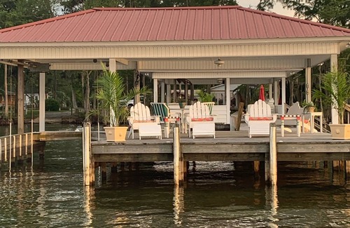 White Lake Cottage | Charming Lakeside 3-bedroom cottage in awesome White Lake with AC, WiFi