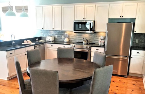 Laurel Grove House | Charming Laurel Grove 2 Bed/3 Bath + Loft - Sleeps 6! Free Wi-Fi!