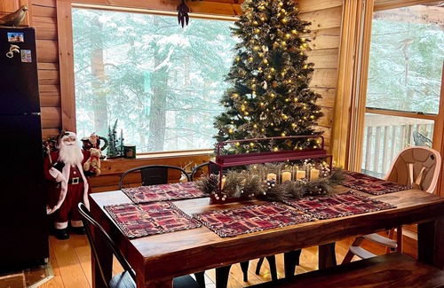 Lake George Cabin | Charming Log Cabin in Lake George