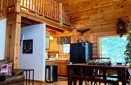 Lake George Cabin | Charming Log Cabin in Lake George