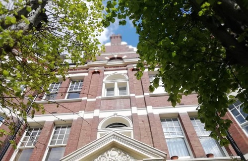 Highgate Apartment | Charming London With Balcony