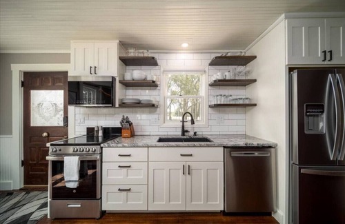 Pella House | Charming, modern and cozy HISTORIC DUTCH retreat on the bike path
