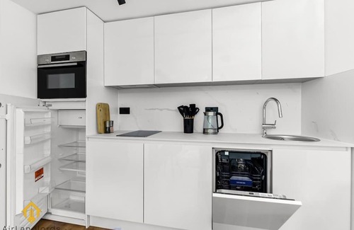 Fortis Green House | Charming Modern Chic Pad Summer House