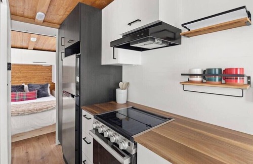 Morrisville House | Charming Modern Tiny Home, Minutes to Stowe
