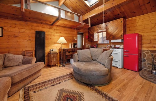 Sugarloaf House | Charming Mountain Getaway