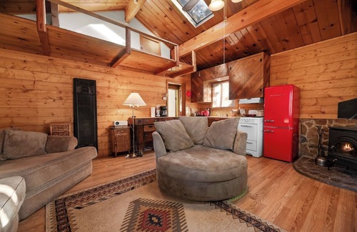 Sugarloaf House | Charming Mountain Getaway