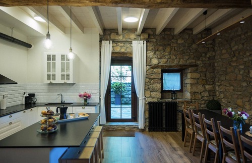 Castaneda House | Charming mountain house near Cabárceno