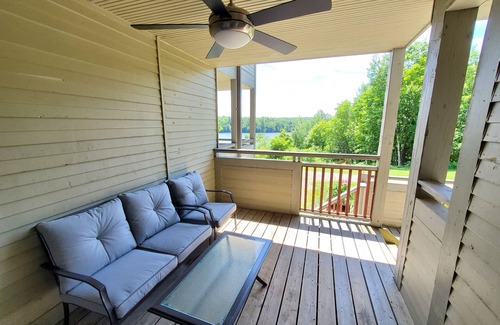 Huntsville Condo | Charming Muskoka Getaway on Fairy Lake, Huntsville