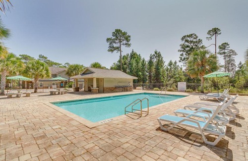 Navarre House | Charming Navarre Townhome 5 Mi to Beach!