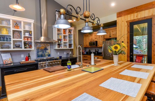 Munds Park House | CHARMING Newly Constructed “ CABIN IN THE WOODS” tucked into the trees 🌲