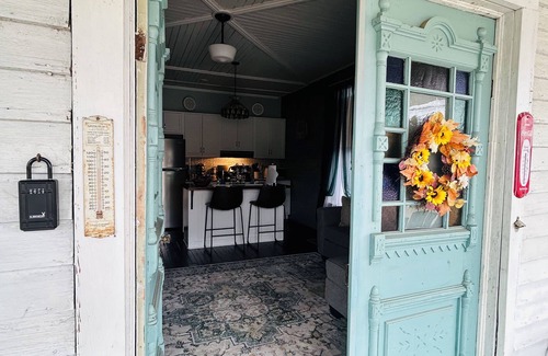 Centreville Apartment | Charming old country store style residence in the town of Brent, Alabama.