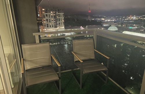 Towson Apartment | Charming Penthouse of 2-bedroom apartment in Towson with AC, fitness room, WiFi